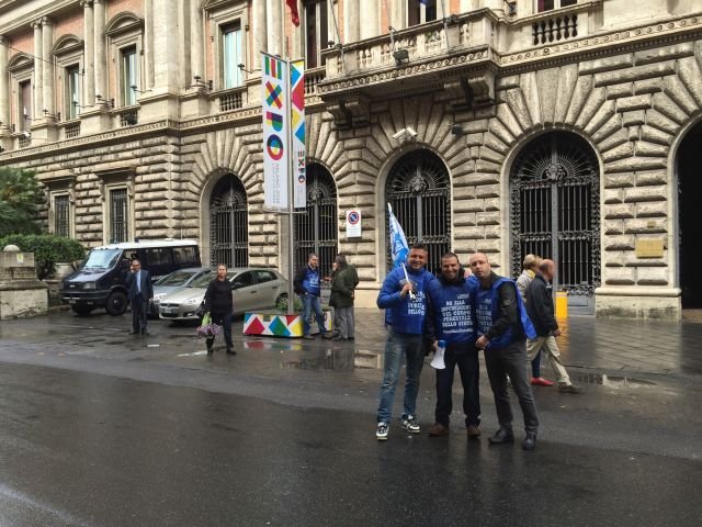 sit-in28042015